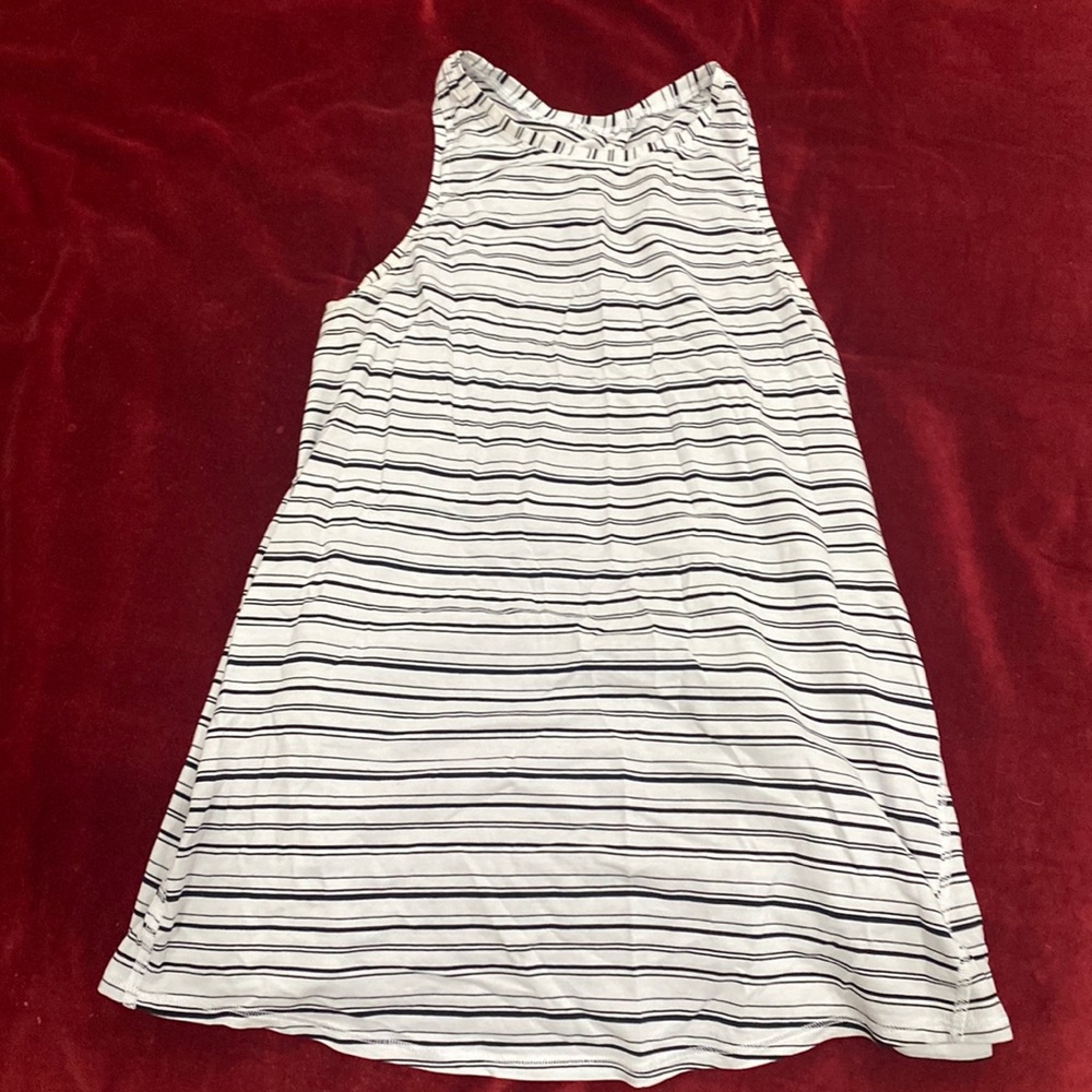 Lululemon size 6 tank open back